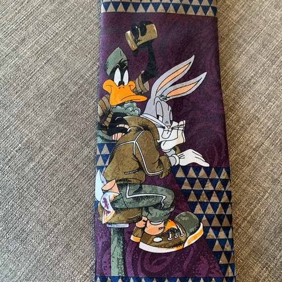Loony Tunes Bugs Bunny and Daffy Duck tie - Picture 2 of 3